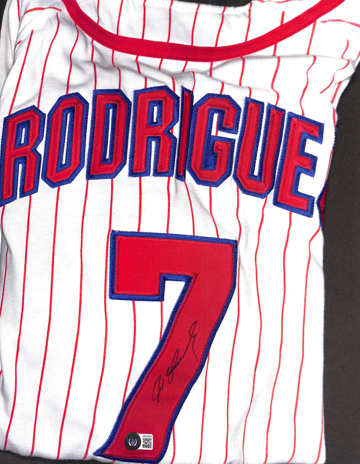 Autographed Jersey - Ivan "Pudge" Rodriguez - Texas Rangers - Baseball - Beckett COA