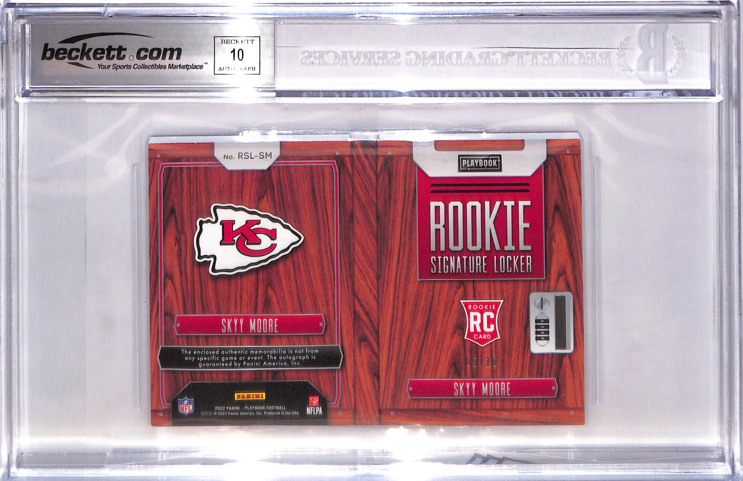 2022 Panini Playbook - Sky Moore - # 23 - Kansas City Chiefs - Football - Booklet - Relic - Rookie Signature Locker - Beckett Authentic - 05/10